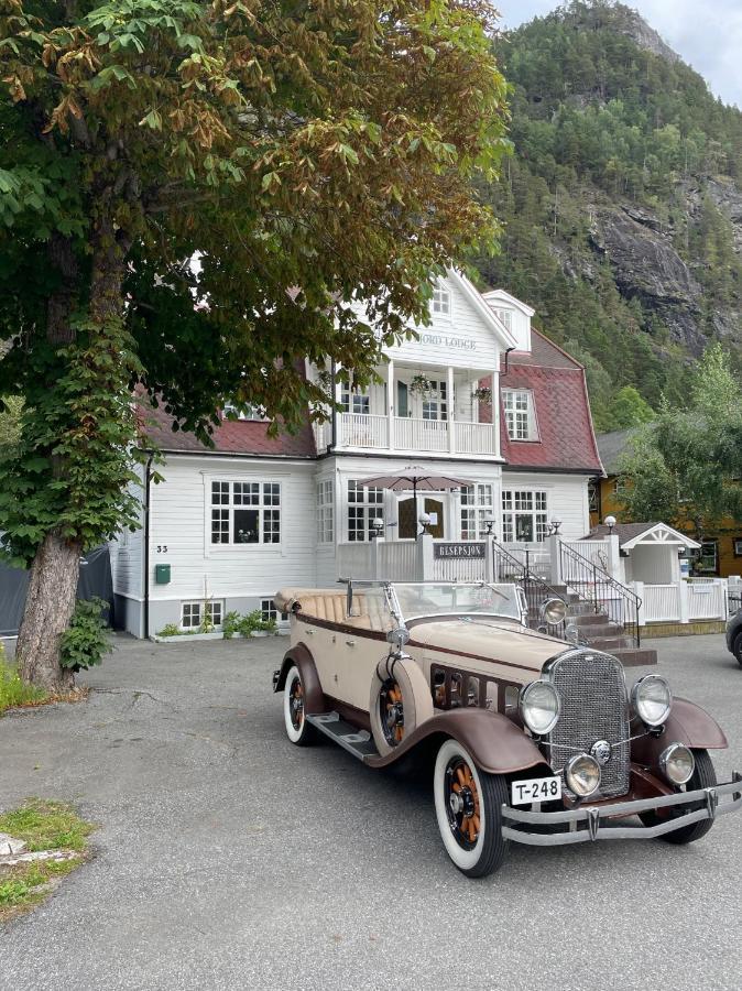 Valldal Fjord Lodge B&B エクステリア 写真
