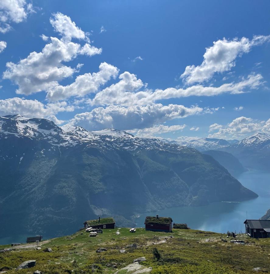 Valldal Fjord Lodge B&B エクステリア 写真