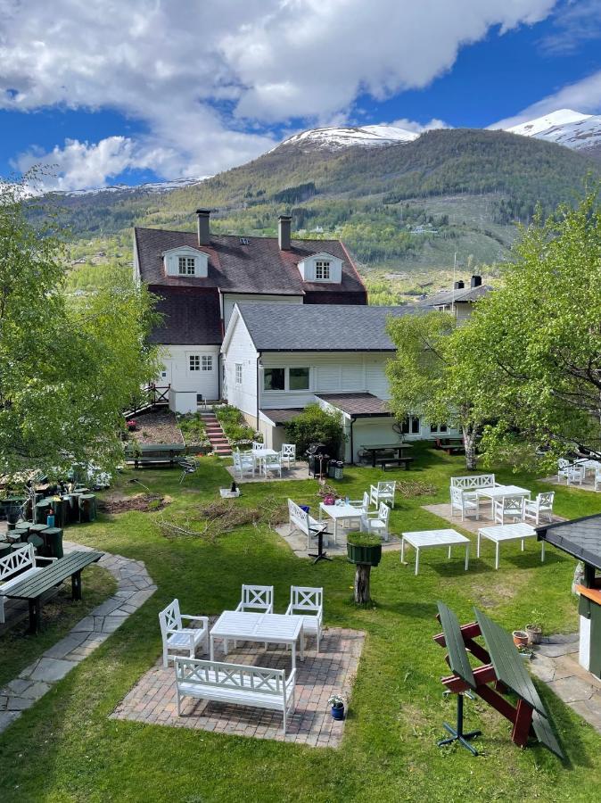 Valldal Fjord Lodge B&B エクステリア 写真